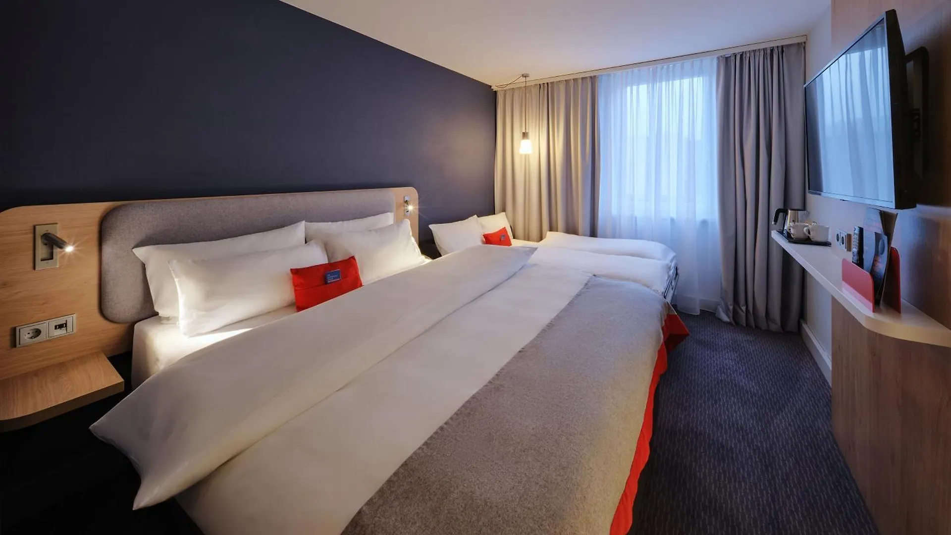 Holiday Inn Express Frankfurt Airport By Ihg Moerfelden-Walldorf Hotel
